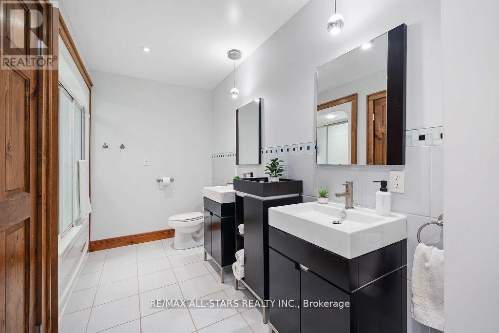8 Harmonious Drive, Kawartha Lakes (Somerville), ON - Indoor Photo Showing Bathroom
