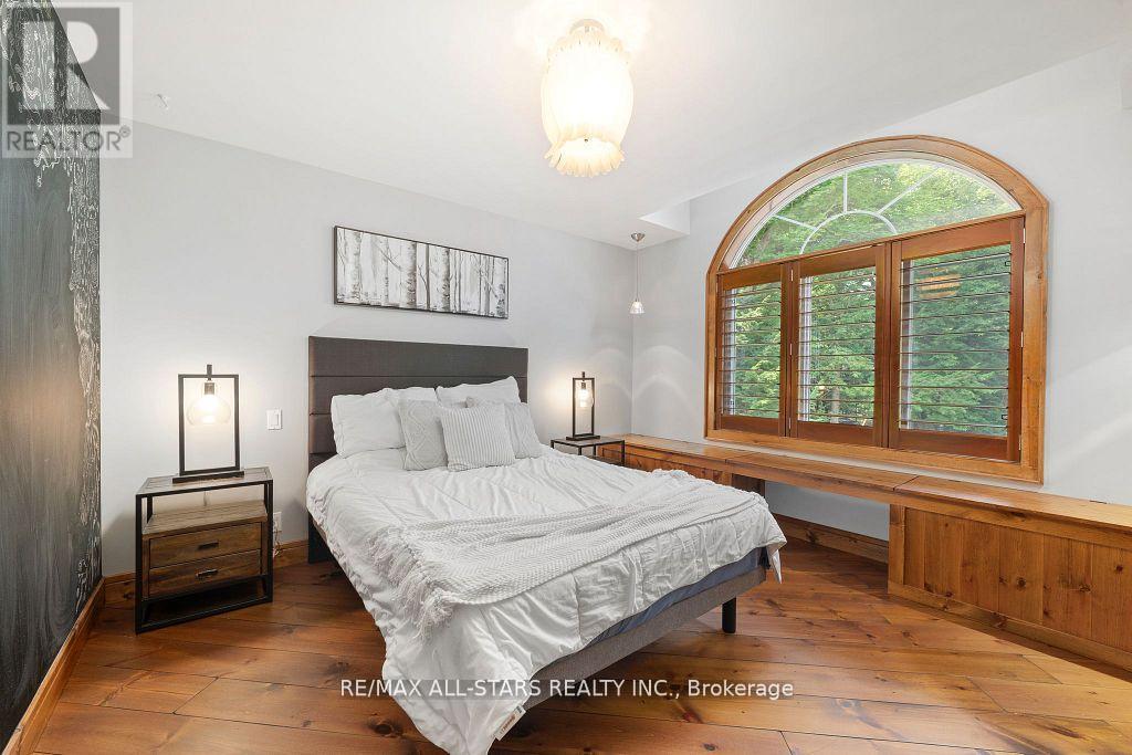 8 Harmonious Drive, Kawartha Lakes (Somerville), ON - Indoor Photo Showing Bedroom