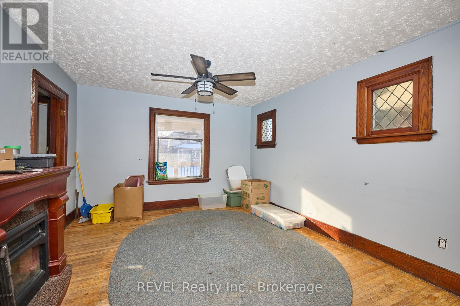 5113 Willmott Street, Niagara Falls (Cherrywood), ON - Indoor Photo Showing Other Room With Fireplace