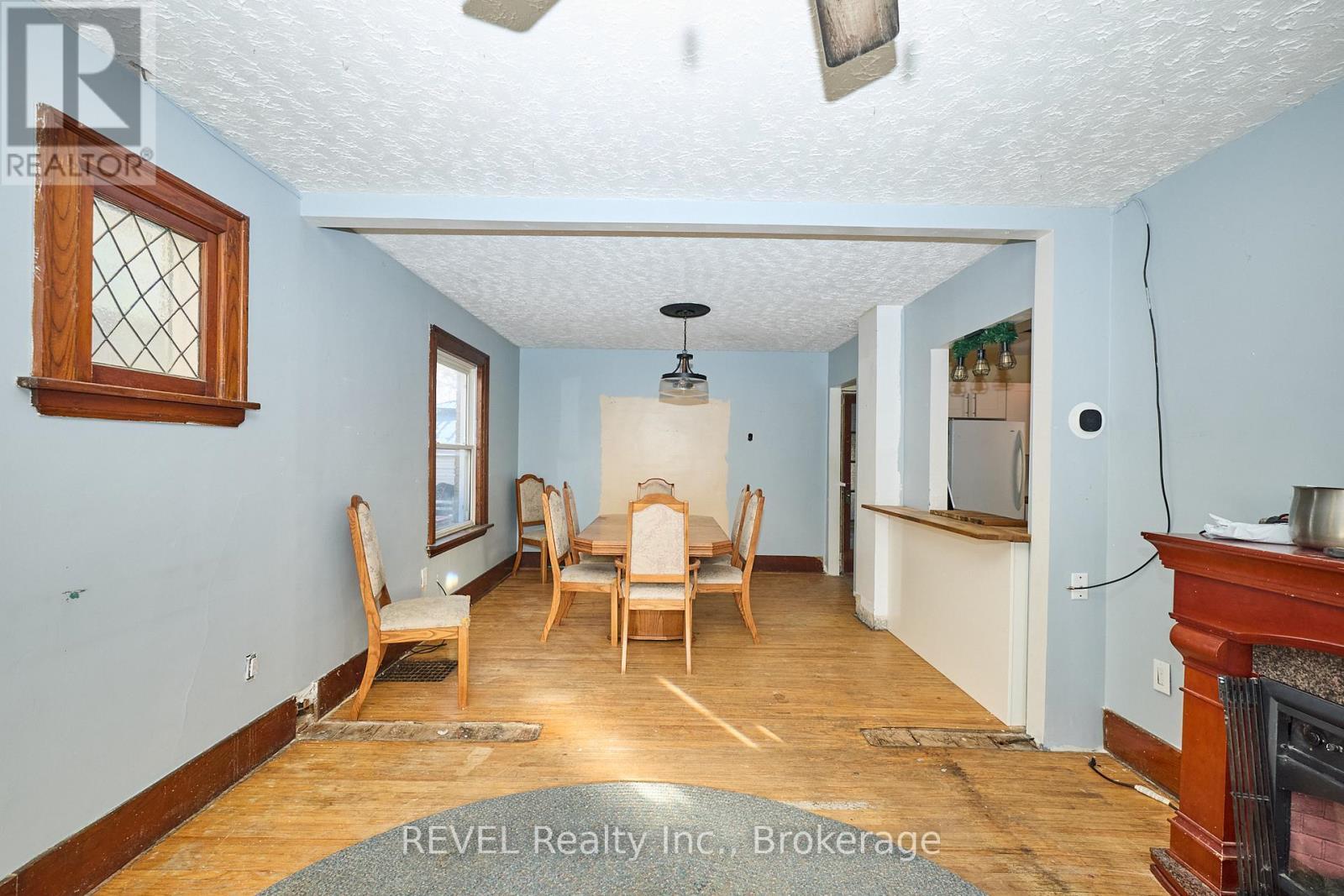 5113 Willmott Street, Niagara Falls (Cherrywood), ON - Indoor With Fireplace