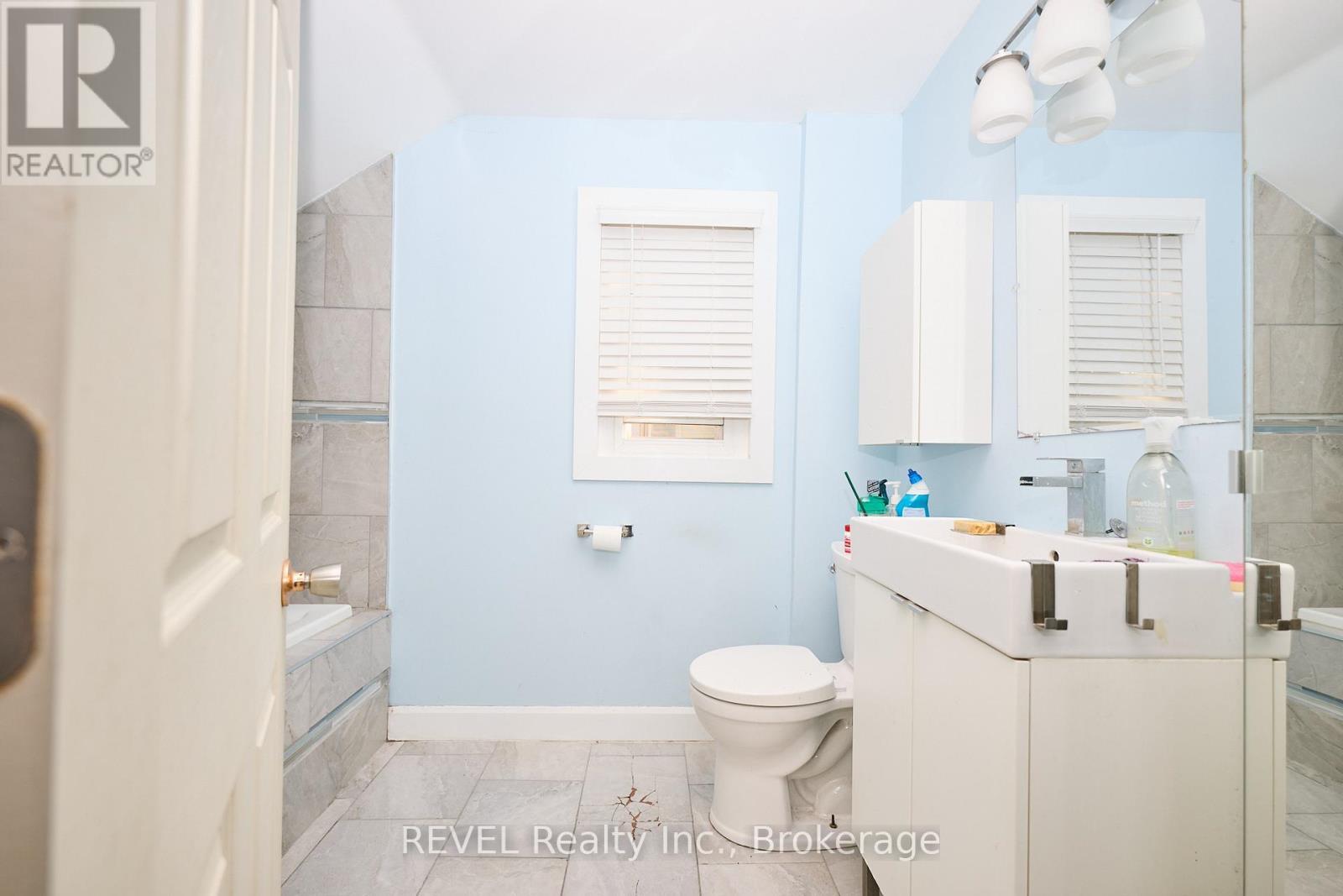 5113 Willmott Street, Niagara Falls (Cherrywood), ON - Indoor Photo Showing Bathroom