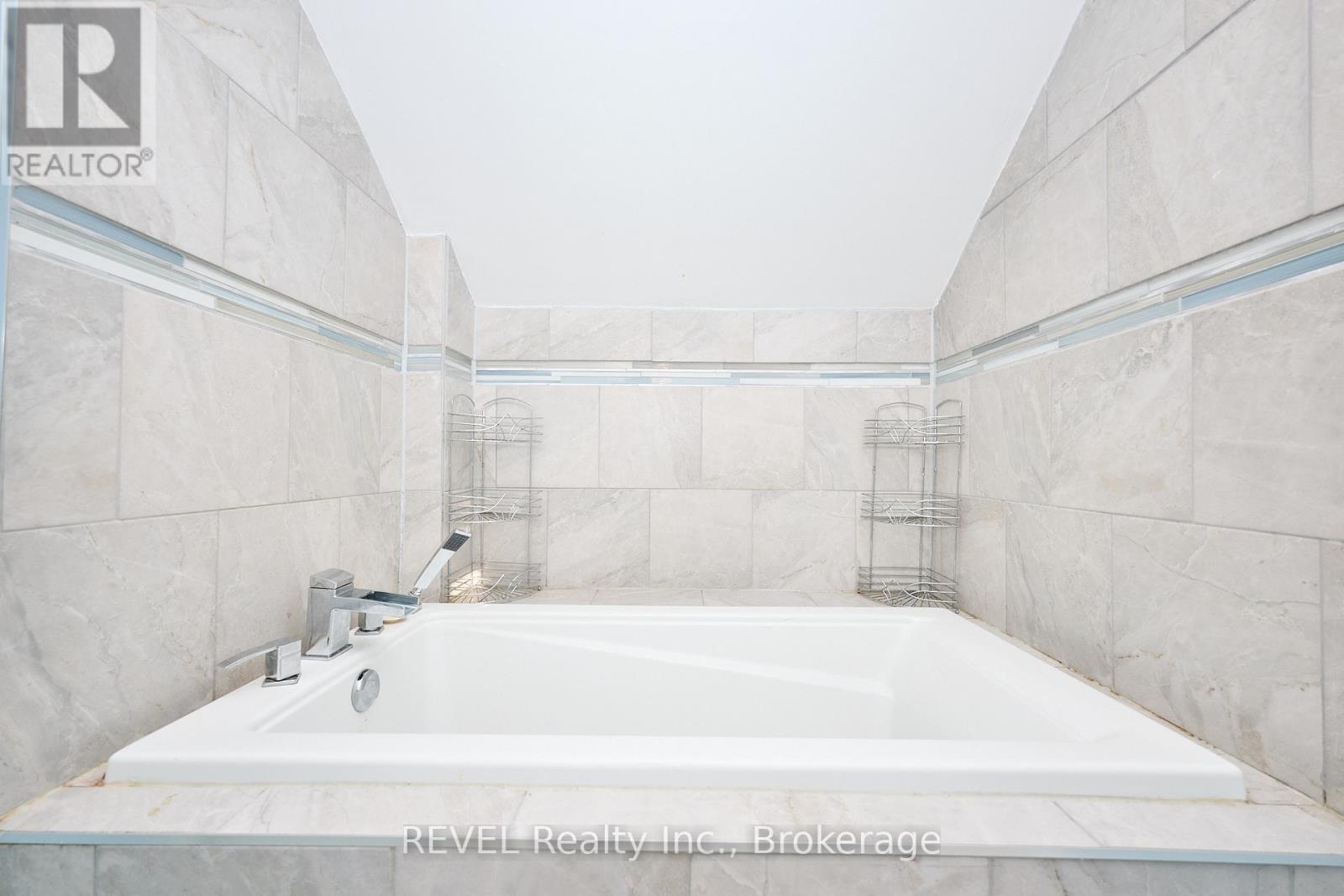 5113 Willmott Street, Niagara Falls (Cherrywood), ON - Indoor Photo Showing Bathroom