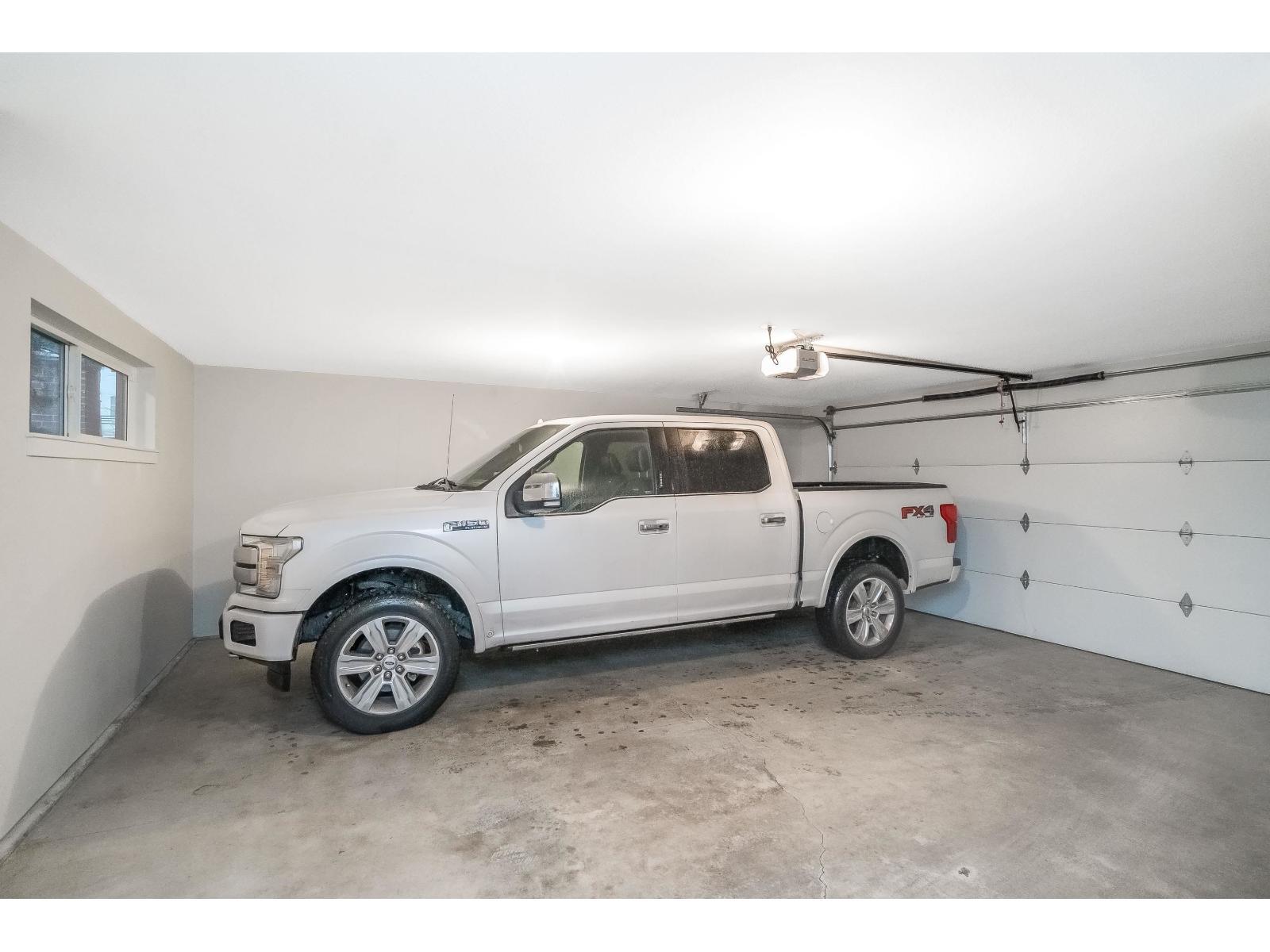 14 22128 48A Avenue, Langley, BC - Indoor Photo Showing Garage