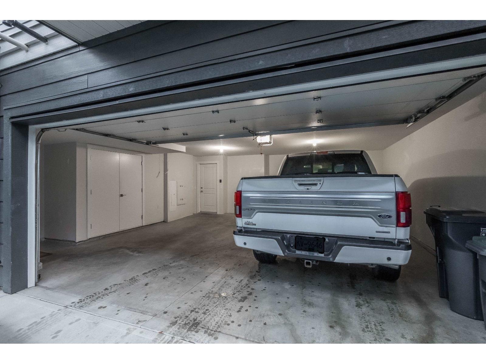 14 22128 48A Avenue, Langley, BC - Indoor Photo Showing Garage
