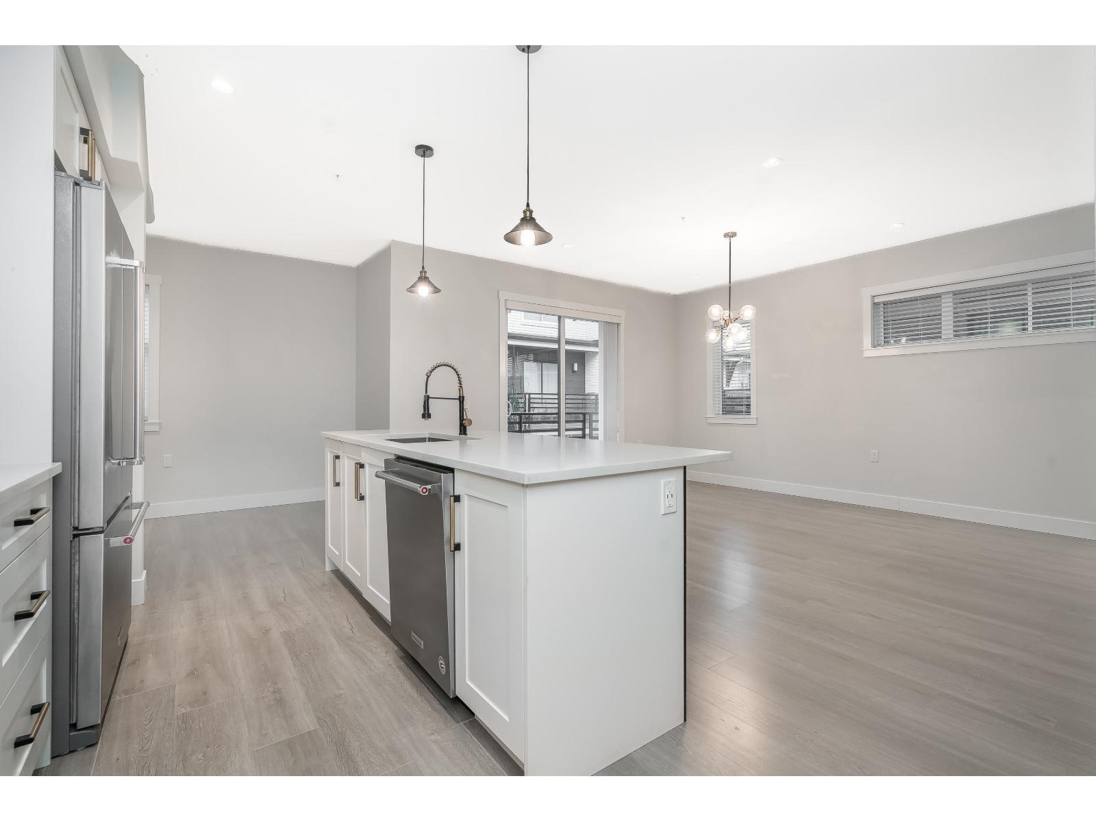 14 22128 48A Avenue, Langley, BC - Indoor Photo Showing Kitchen With Upgraded Kitchen