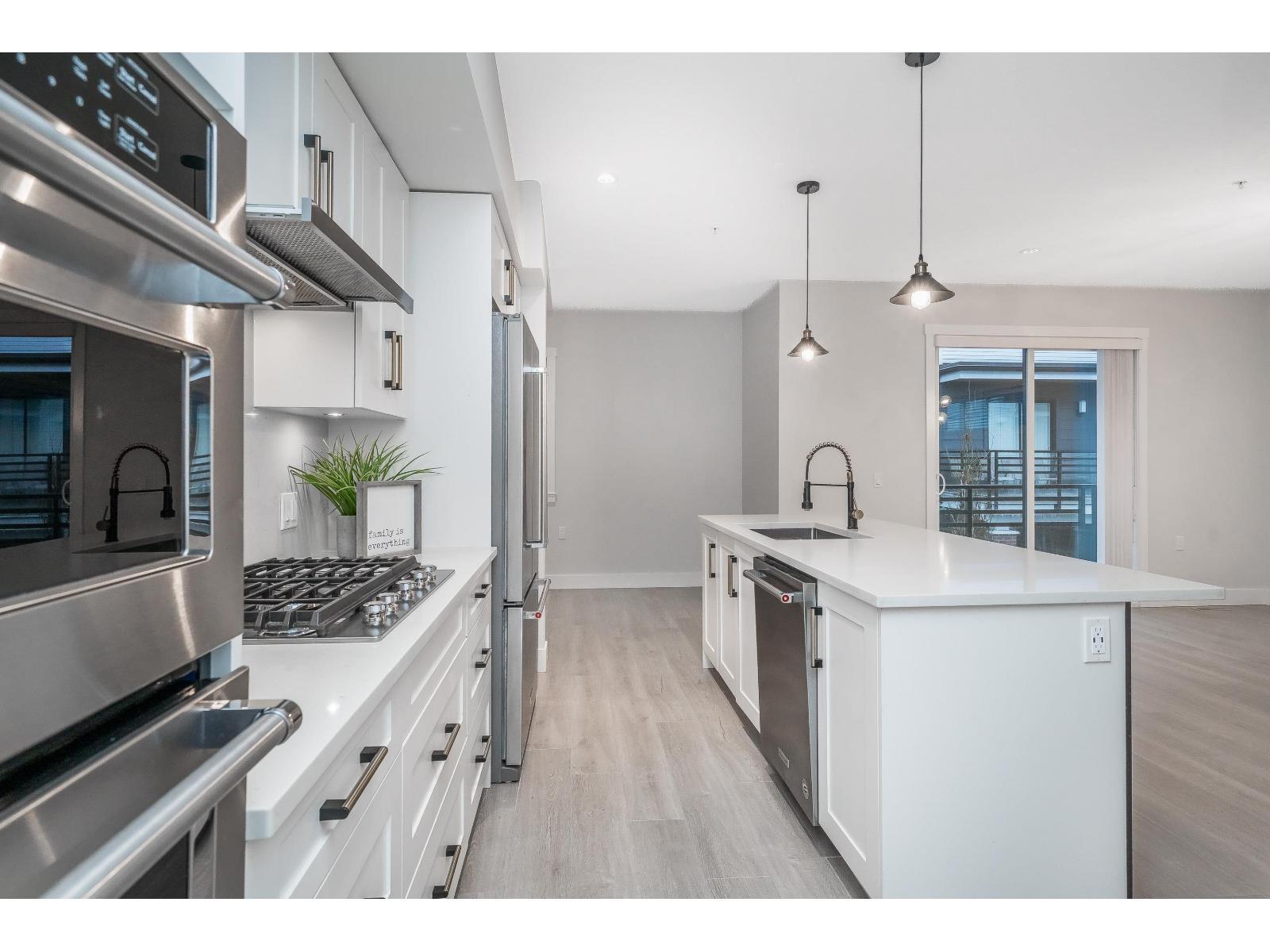 14 22128 48A Avenue, Langley, BC - Indoor Photo Showing Kitchen With Upgraded Kitchen