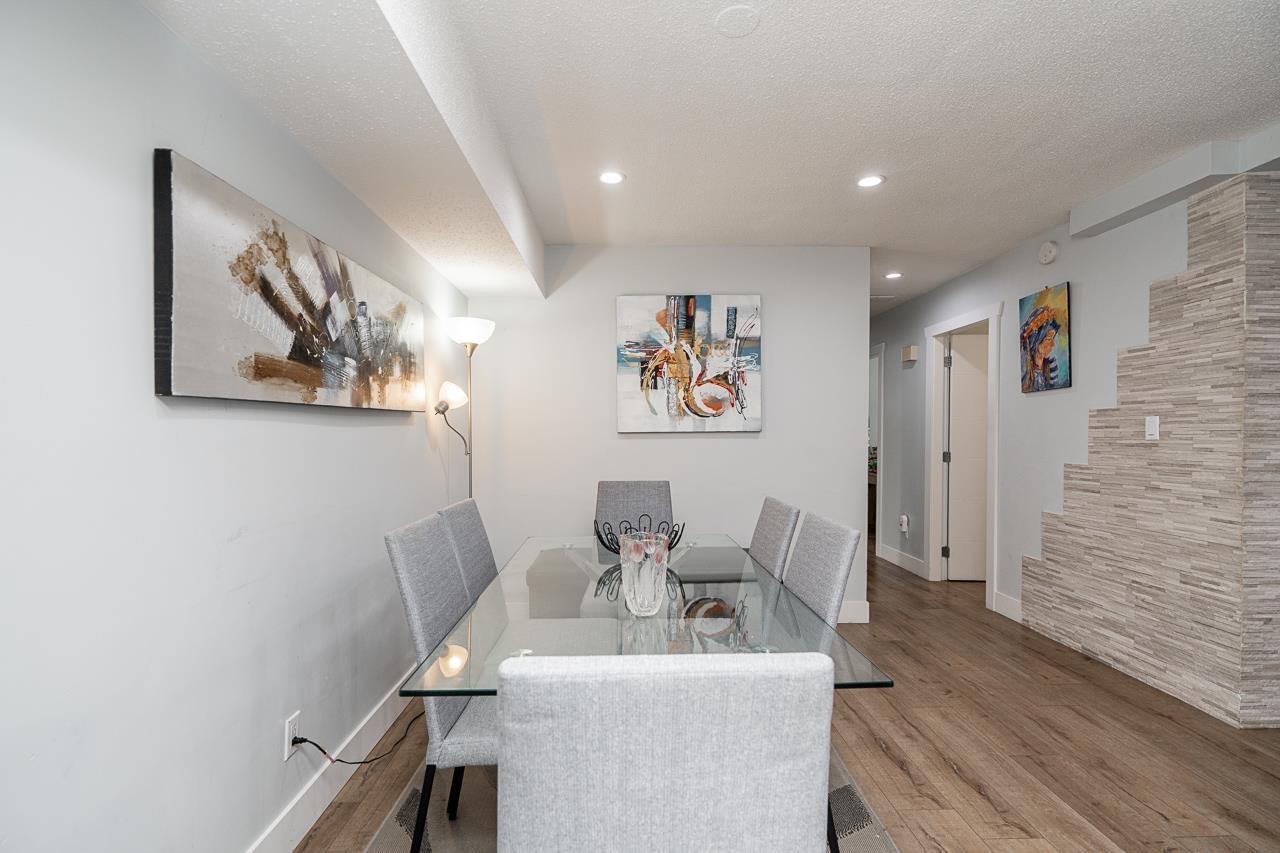 612 11901 89A Avenue, Delta, BC - Indoor Photo Showing Dining Room