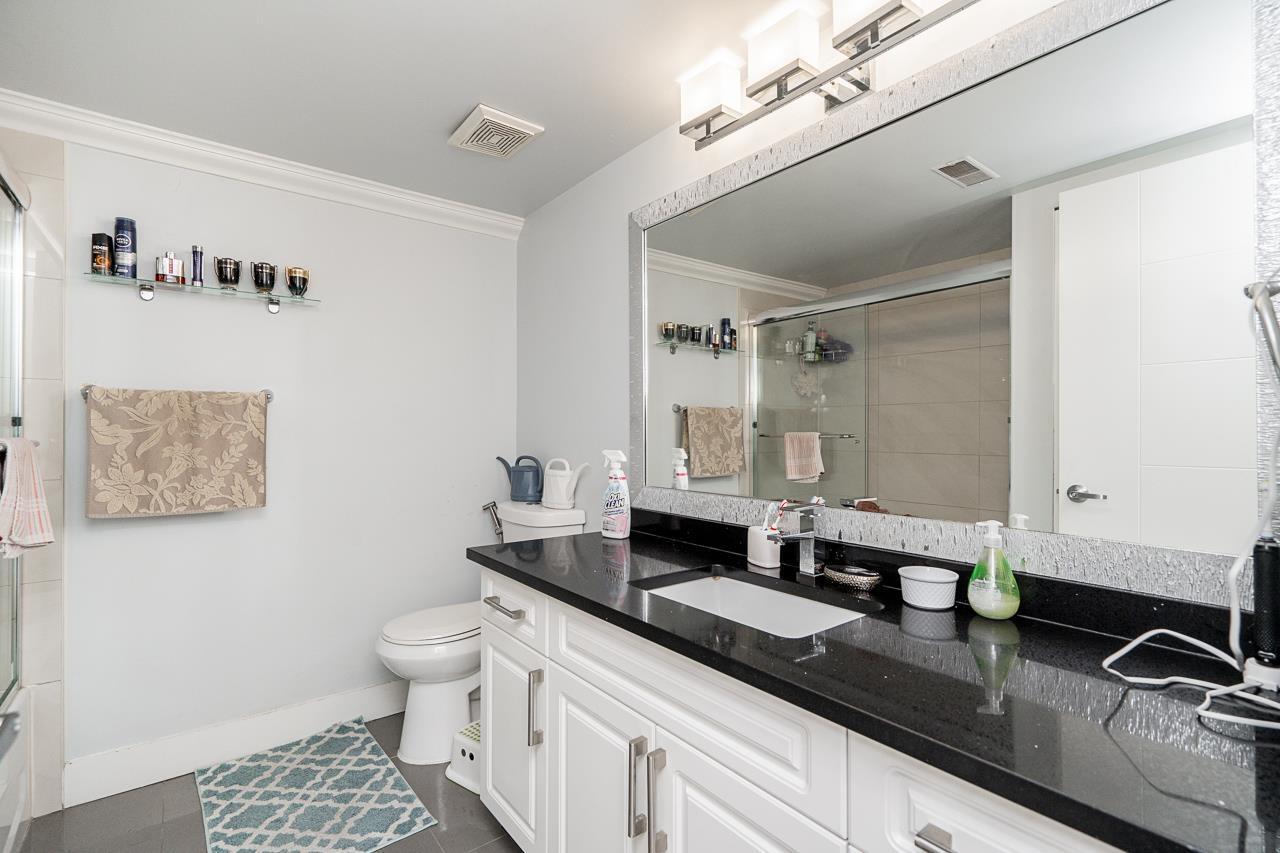 612 11901 89A Avenue, Delta, BC - Indoor Photo Showing Bathroom