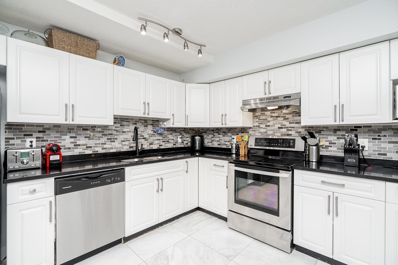 612 11901 89A Avenue, Delta, BC - Indoor Photo Showing Kitchen