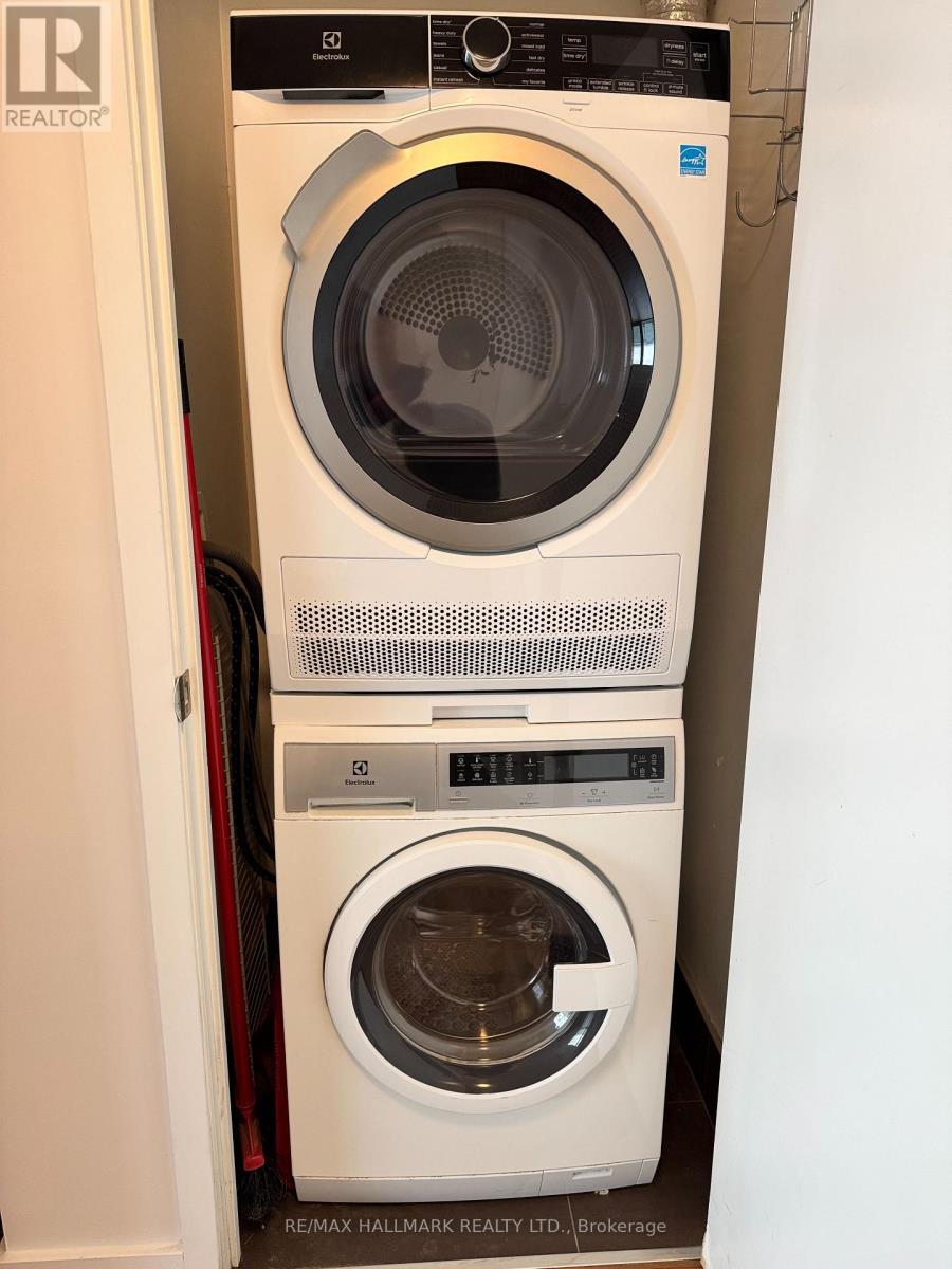 Electrolux washer & dryer - 2408 - 390 Cherry Street, Toronto, ON - Indoor Photo Showing Laundry Room
