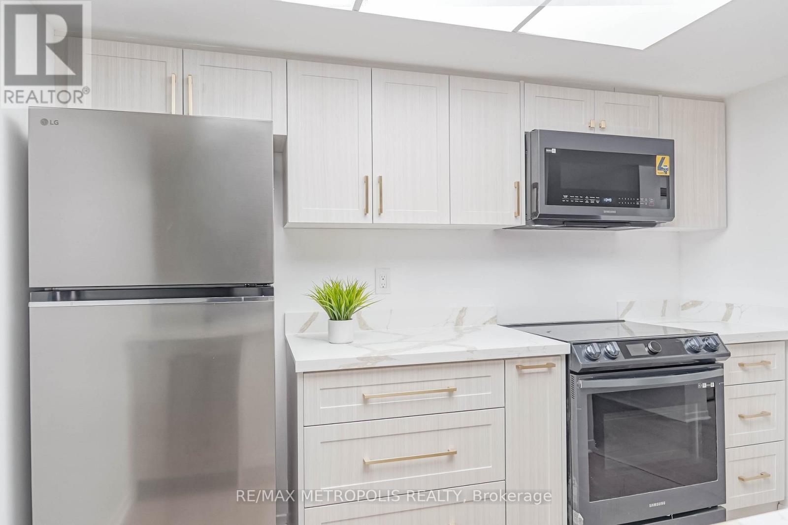 2908 - 1001 Bay Street, Toronto, ON - Indoor