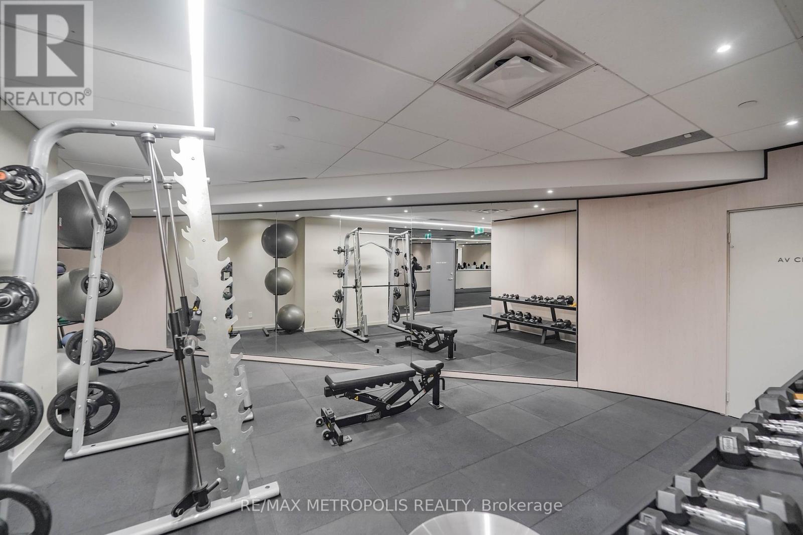 2908 - 1001 Bay Street, Toronto, ON - Indoor Photo Showing Gym Room