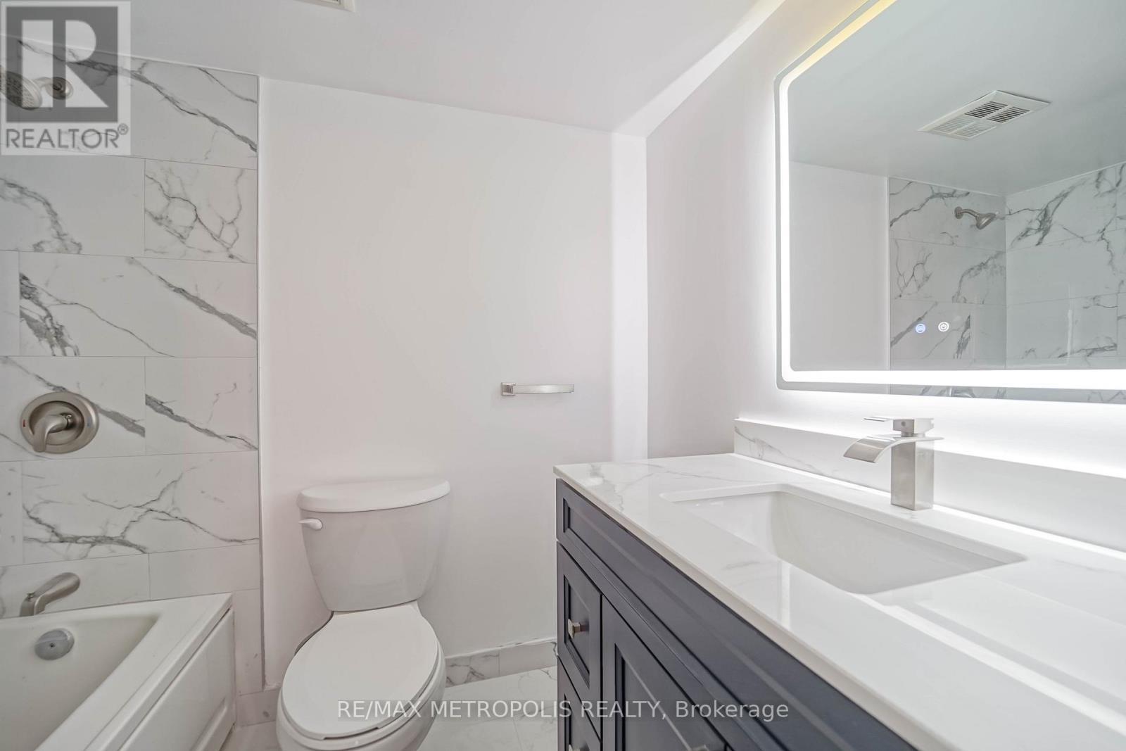 2908 - 1001 Bay Street, Toronto, ON - Indoor Photo Showing Bathroom