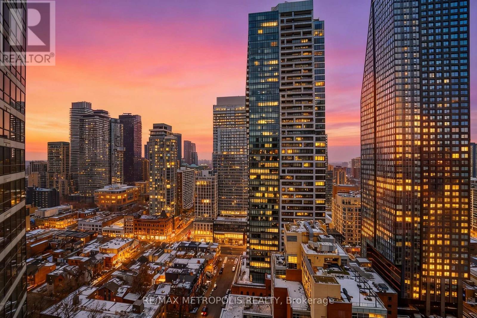2908 - 1001 Bay Street, Toronto, ON - Outdoor With Facade