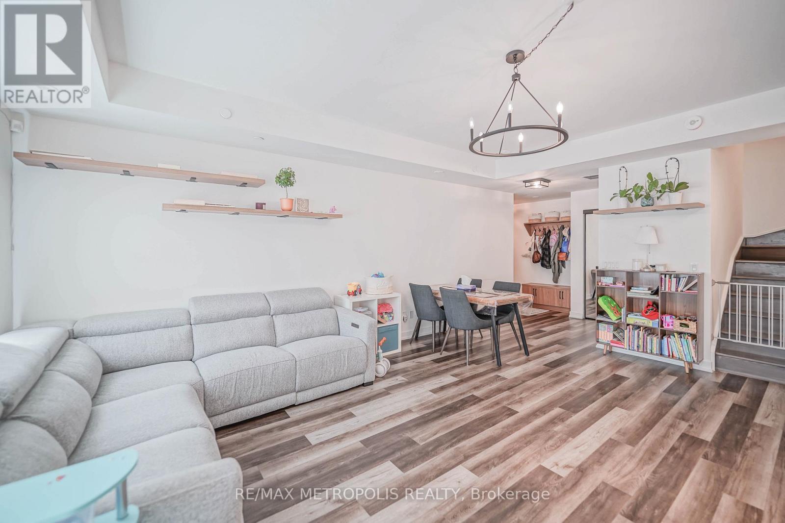 29 - 871 Sheppard Avenue W, Toronto, ON - Indoor