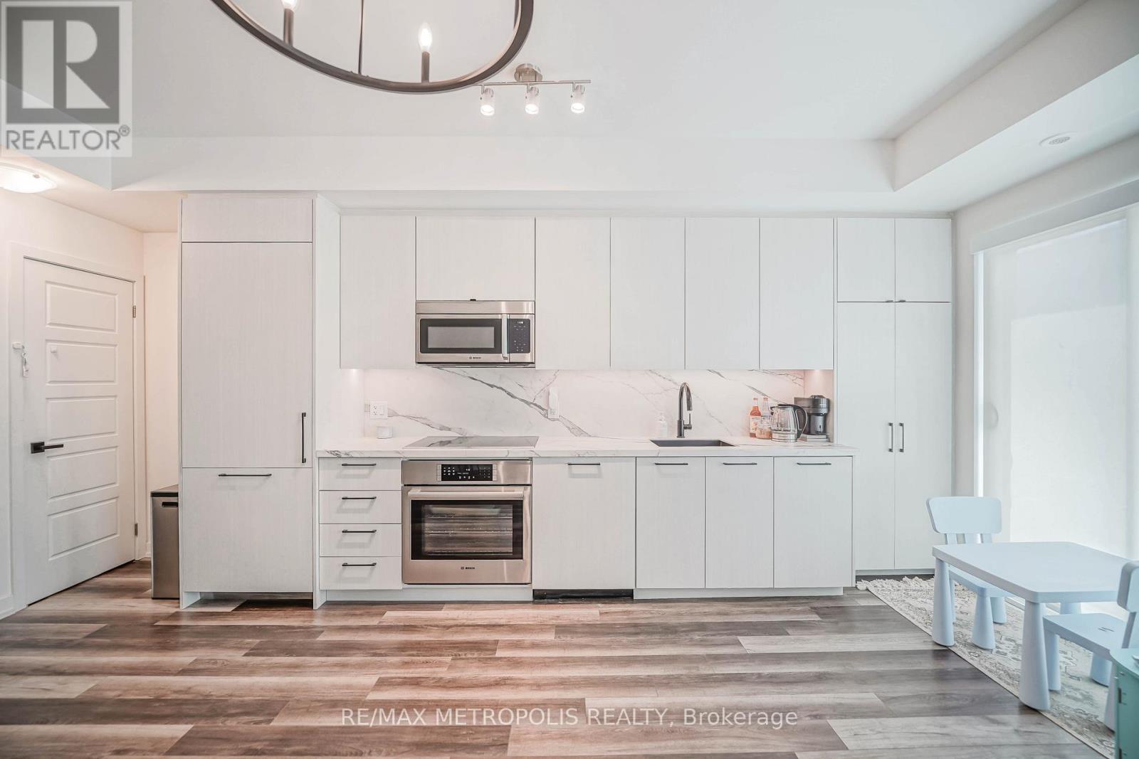 29 - 871 Sheppard Avenue W, Toronto, ON - Indoor Photo Showing Kitchen
