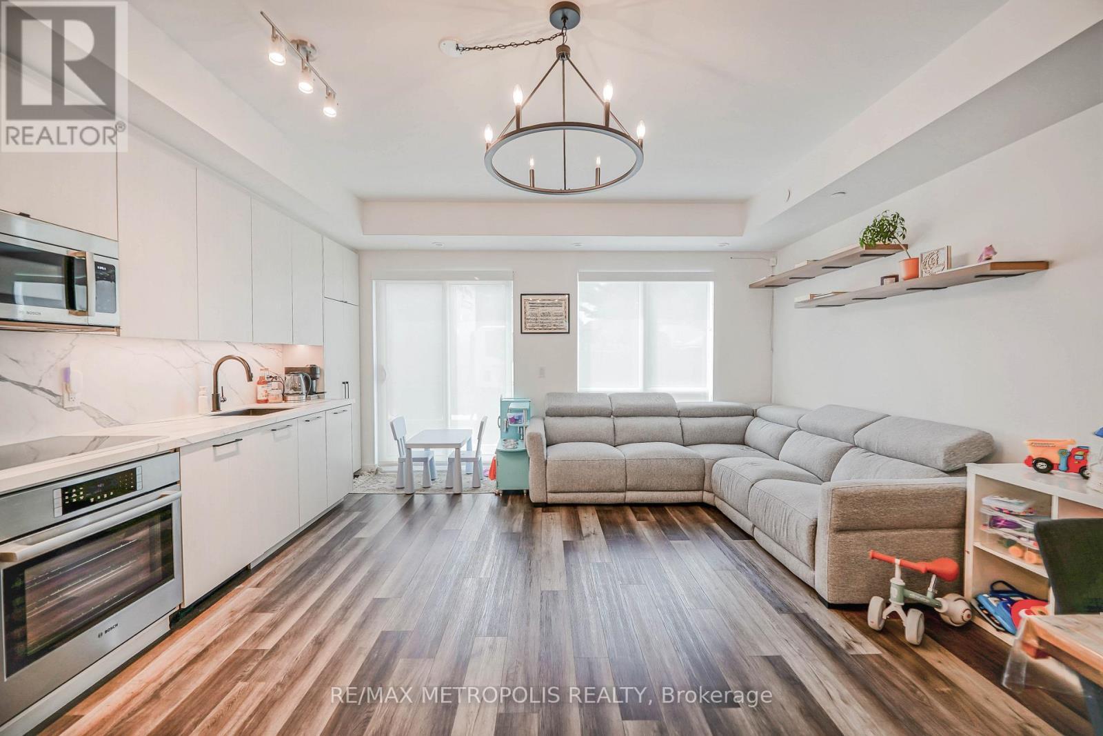 29 - 871 Sheppard Avenue W, Toronto, ON - Indoor