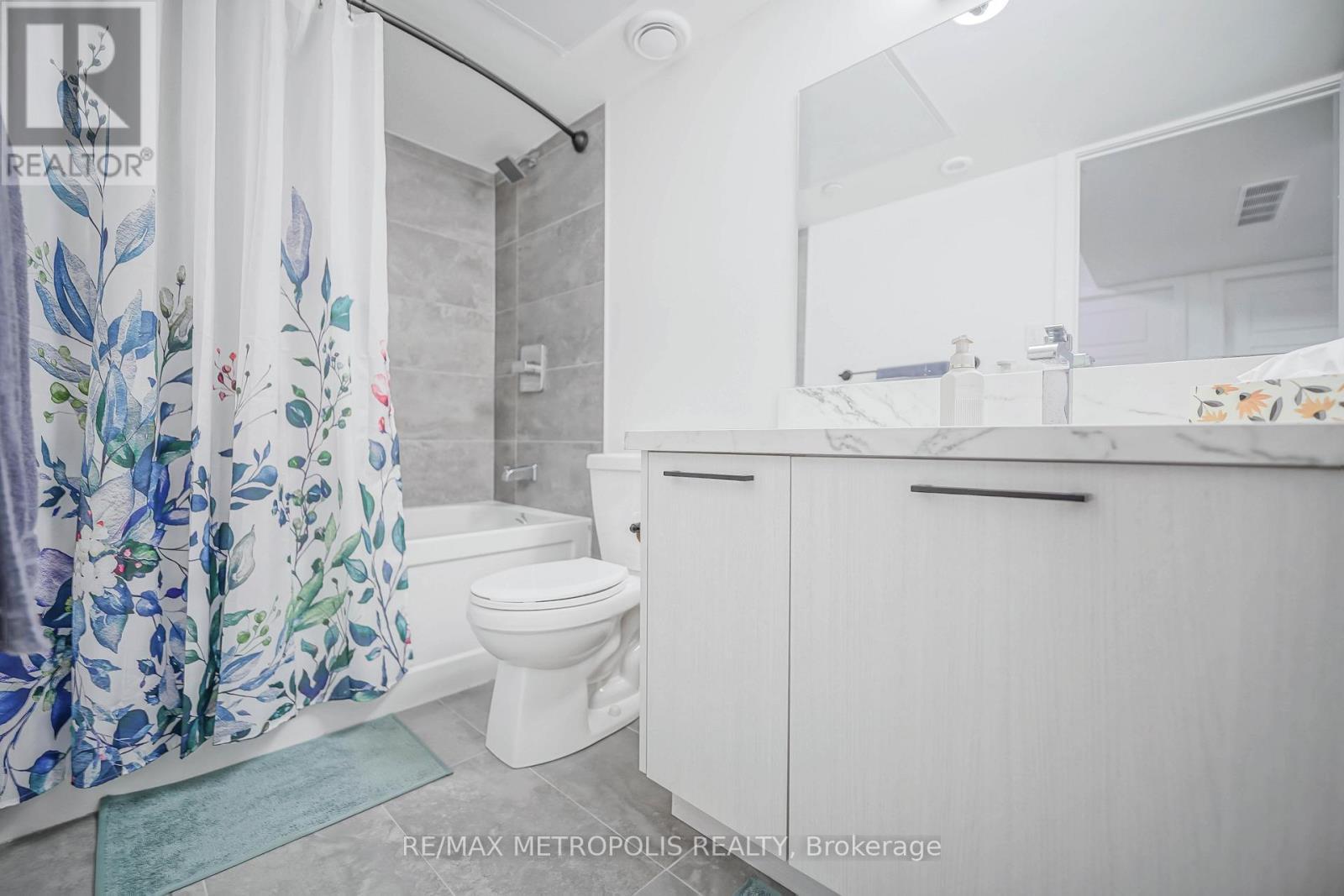 29 - 871 Sheppard Avenue W, Toronto, ON - Indoor Photo Showing Bathroom