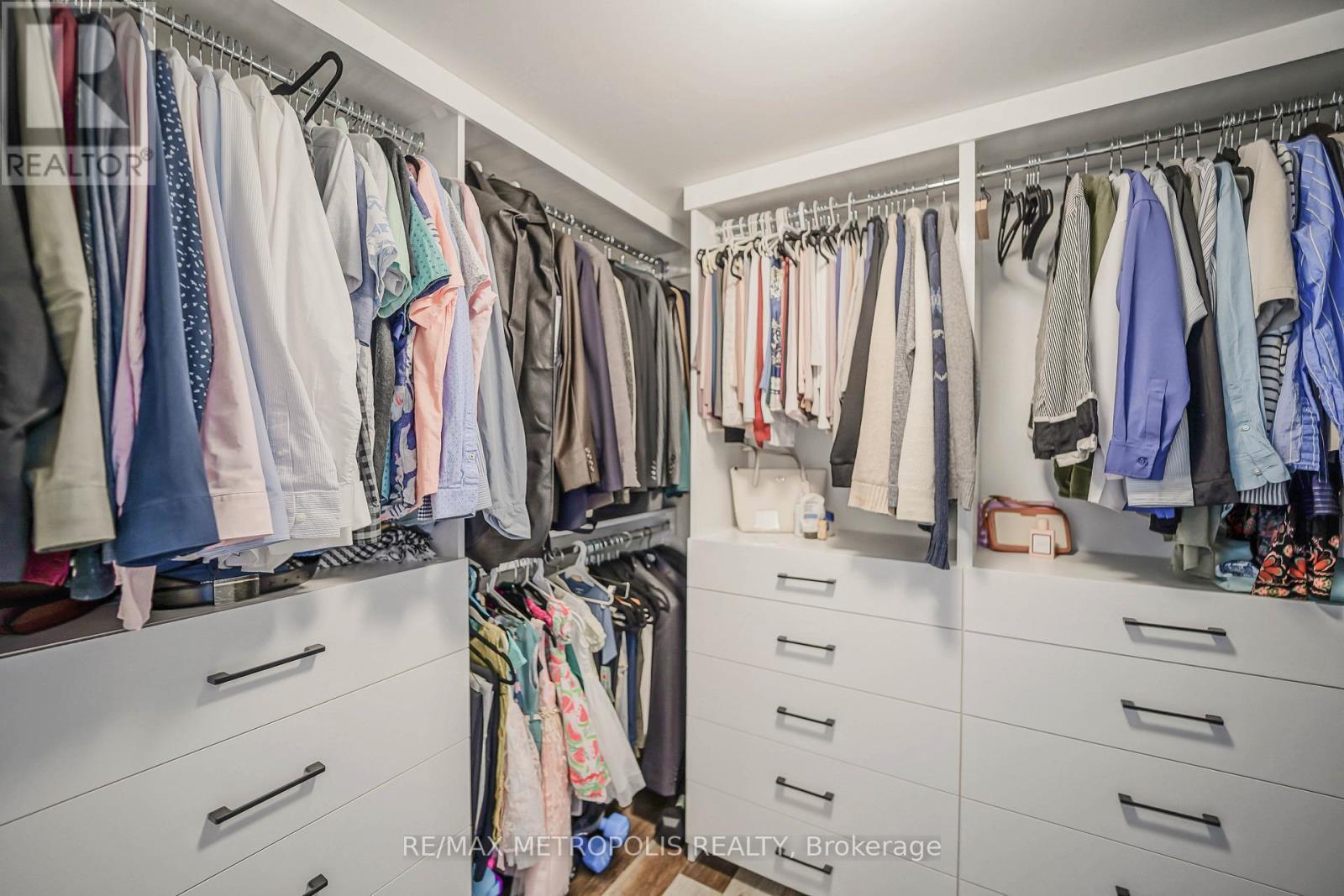 29 - 871 Sheppard Avenue W, Toronto, ON - Indoor With Storage