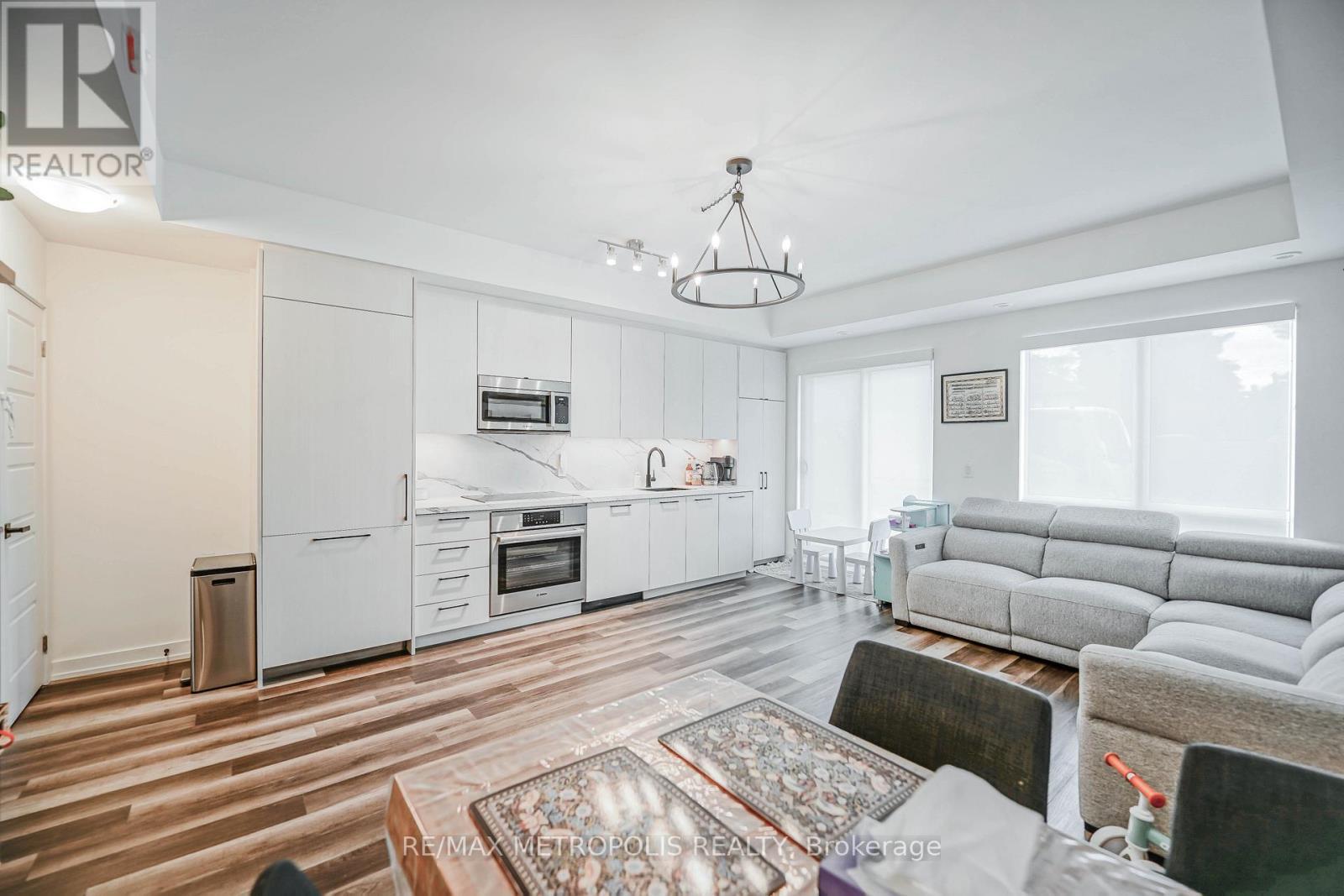 29 - 871 Sheppard Avenue W, Toronto, ON - Indoor