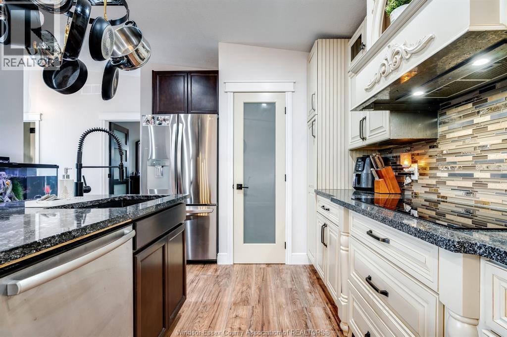 127 William Street, Merlin, ON - Indoor Photo Showing Kitchen With Stainless Steel Kitchen With Upgraded Kitchen