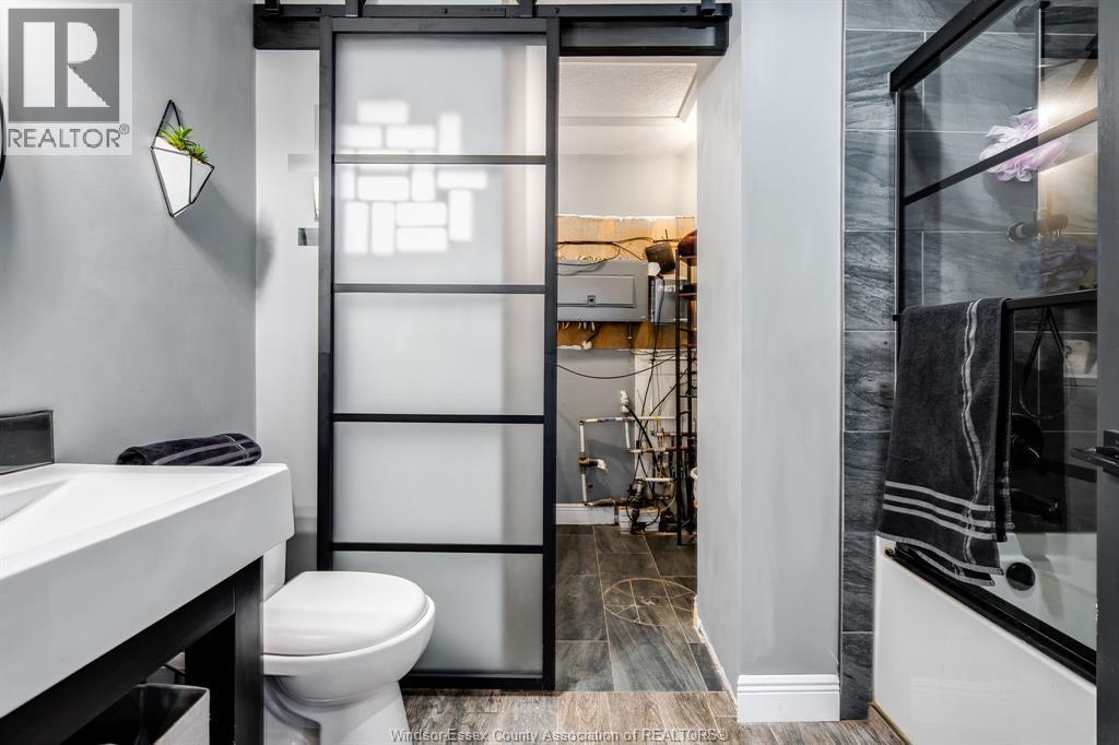 127 William Street, Merlin, ON - Indoor