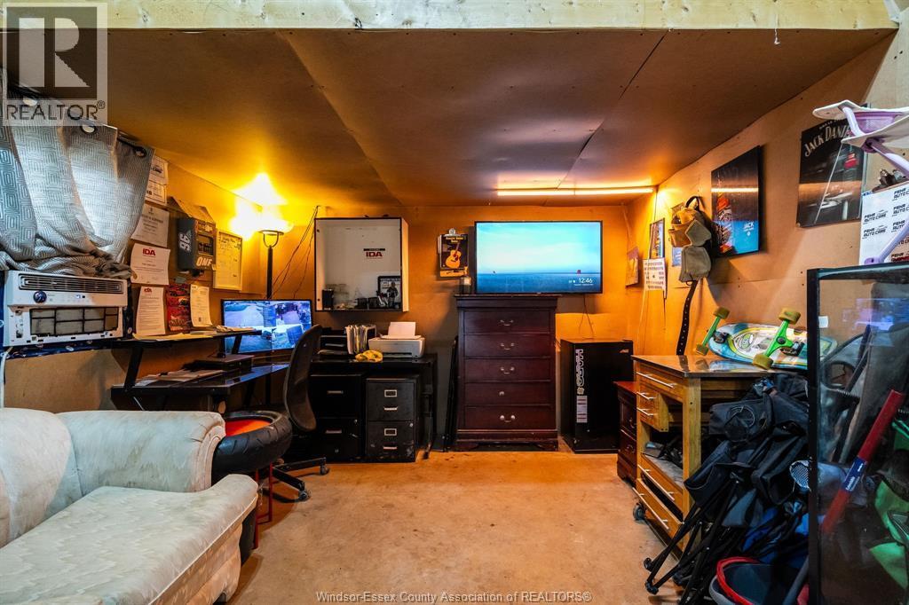 127 William Street, Merlin, ON - Indoor