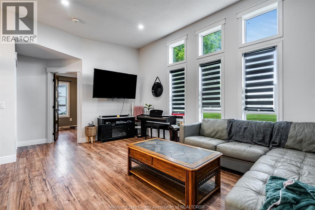 127 William Street, Merlin, ON - Indoor Photo Showing Living Room