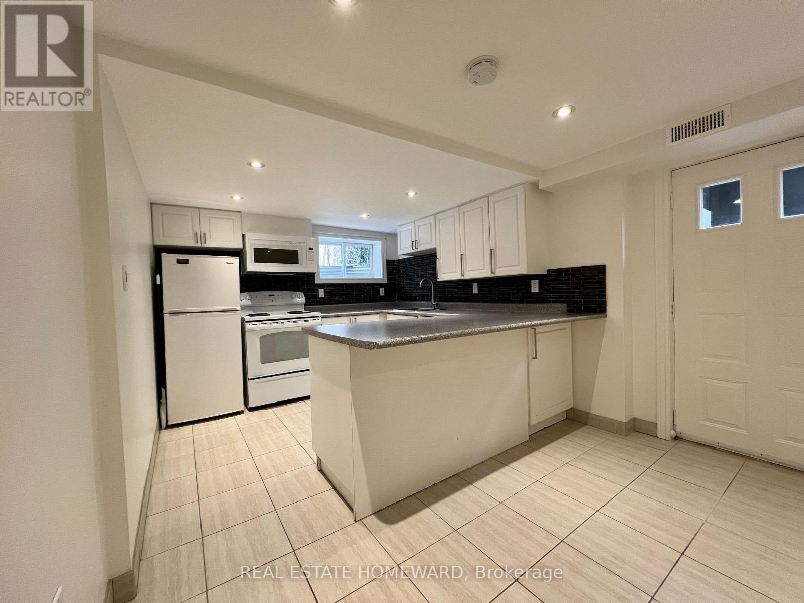 Lower - 220 Pape Avenue, Toronto, ON - Indoor Photo Showing Kitchen