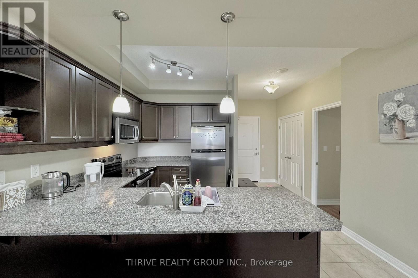1206 - 1030 Coronation Drive, London North (North I), ON - Indoor Photo Showing Kitchen With Double Sink With Upgraded Kitchen