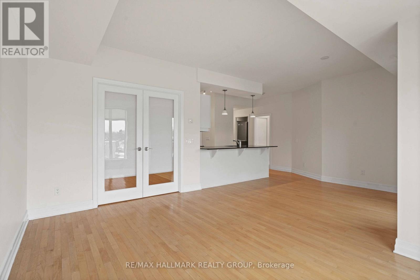 302 - 75 Cleary Avenue, Ottawa, ON - Indoor Photo Showing Kitchen