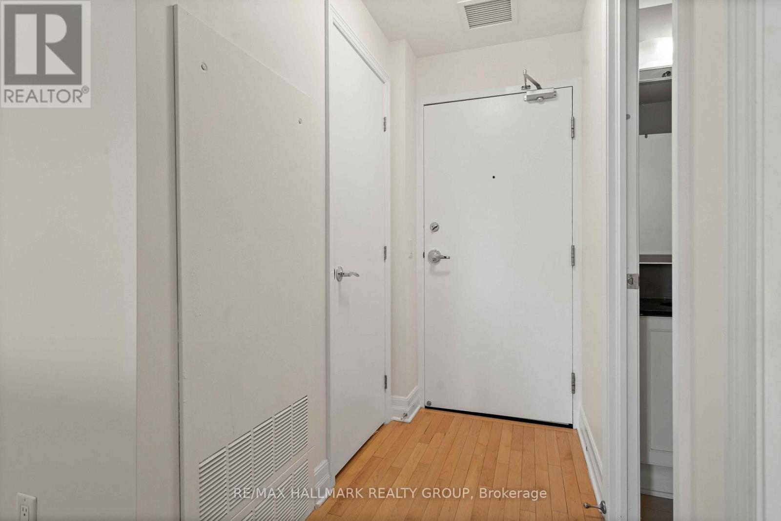 302 - 75 Cleary Avenue, Ottawa, ON - Indoor Photo Showing Other Room