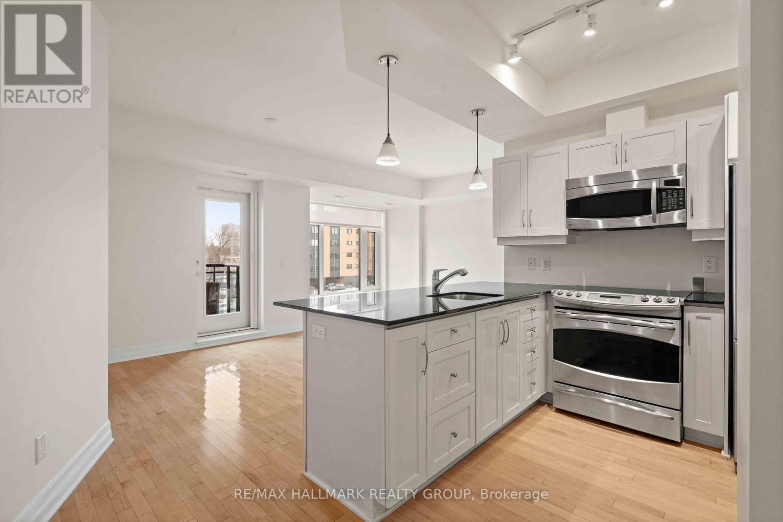 302 - 75 Cleary Avenue, Ottawa, ON - Indoor Photo Showing Kitchen