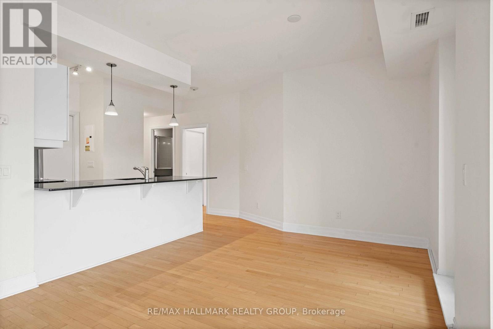 302 - 75 Cleary Avenue, Ottawa, ON - Indoor