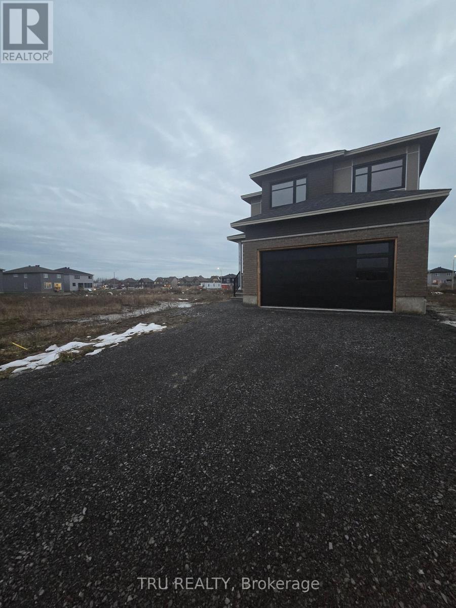 1608 Quarry Street, Russell, ON - Outdoor