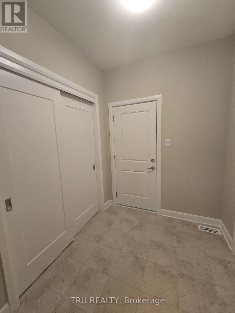 1608 Quarry Street, Russell, ON - Indoor Photo Showing Other Room