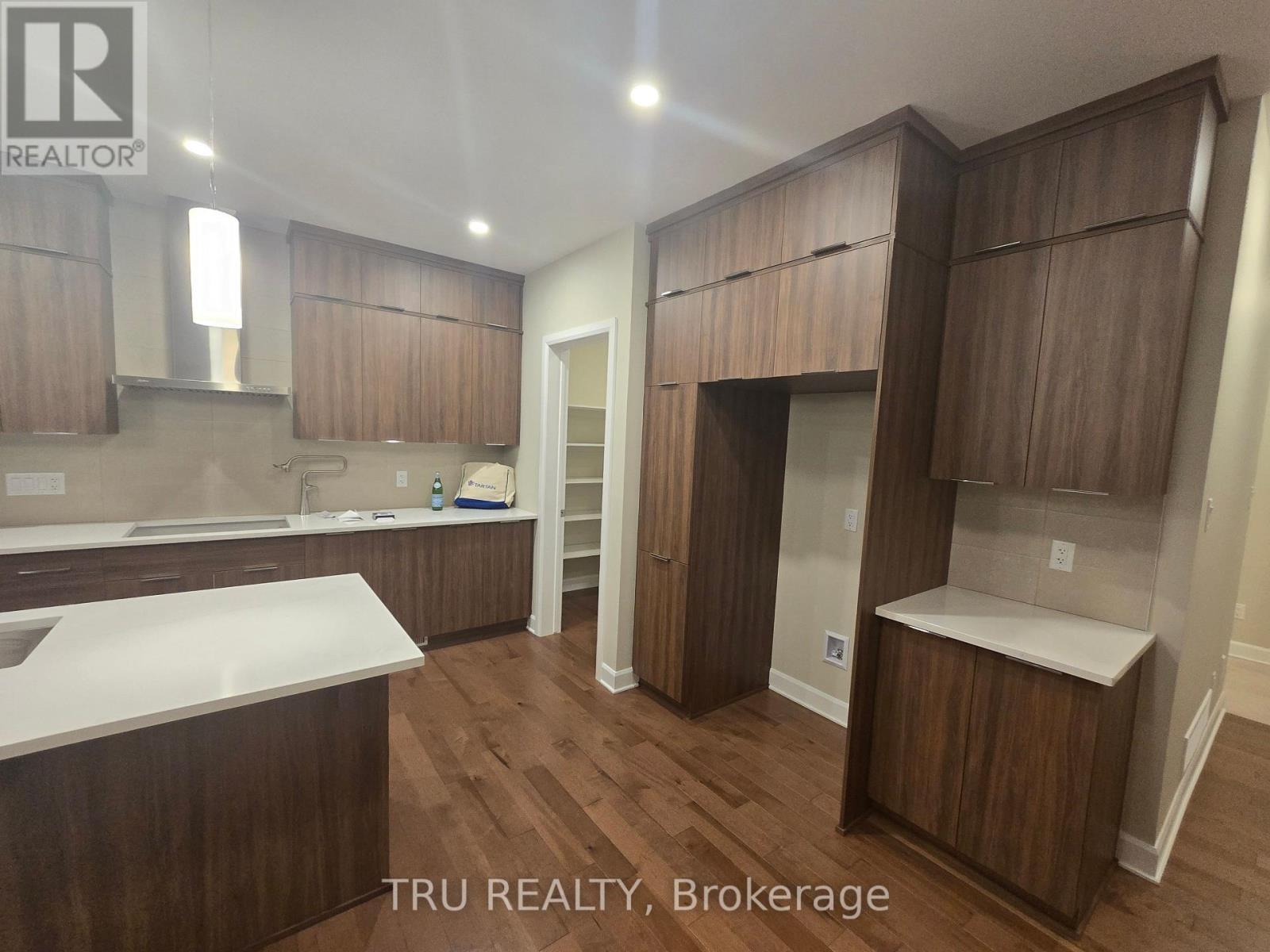 1608 Quarry Street, Russell, ON - Indoor Photo Showing Kitchen With Double Sink