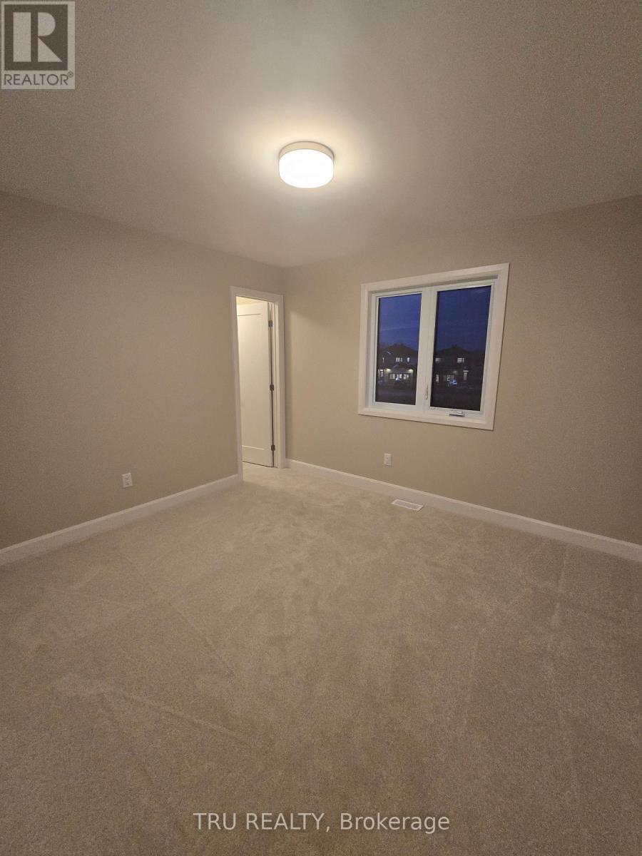 1608 Quarry Street, Russell, ON - Indoor Photo Showing Other Room
