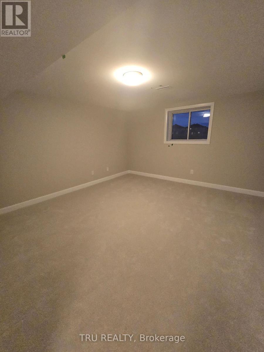 1608 Quarry Street, Russell, ON - Indoor Photo Showing Other Room