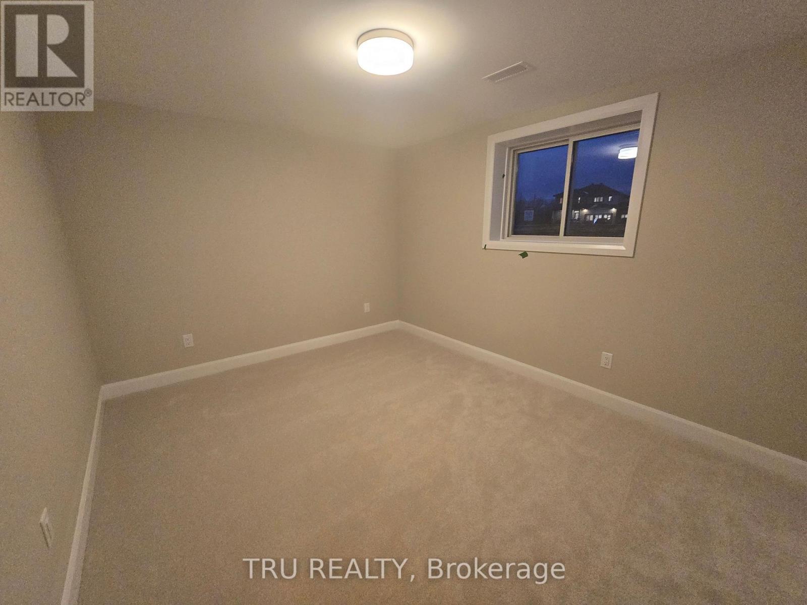 1608 Quarry Street, Russell, ON - Indoor Photo Showing Other Room