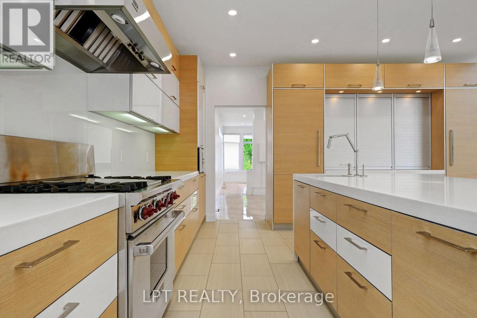 298 Crestview Road, Ottawa, ON - Indoor Photo Showing Kitchen With Upgraded Kitchen
