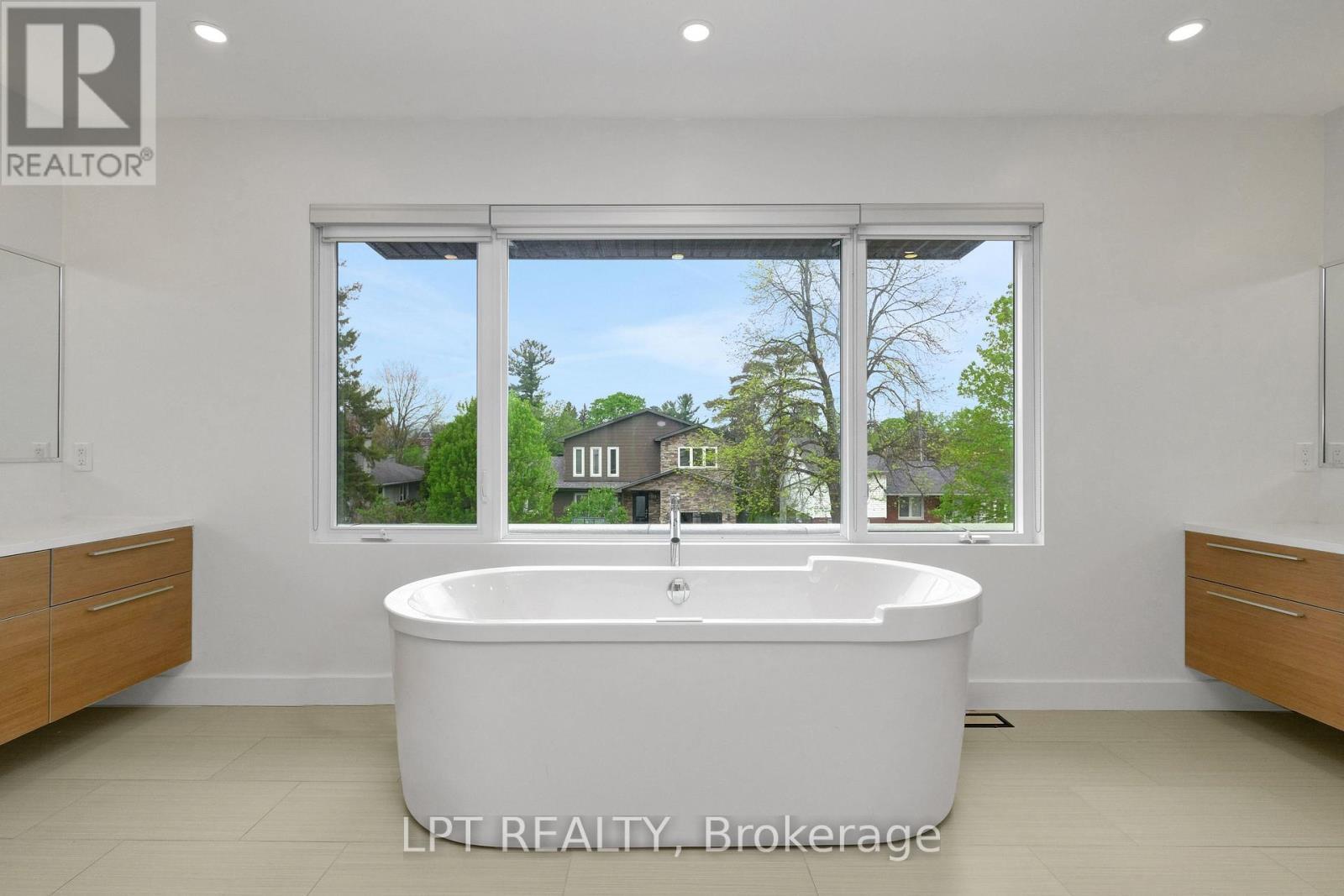 298 Crestview Road, Ottawa, ON - Indoor Photo Showing Bathroom
