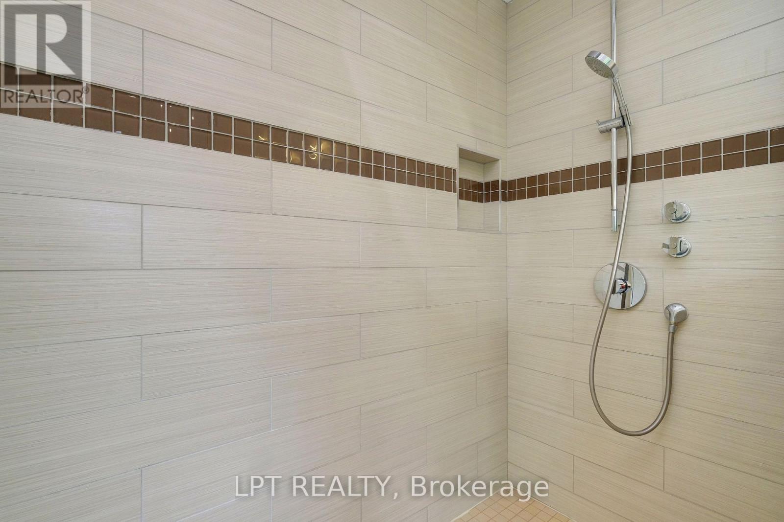 298 Crestview Road, Ottawa, ON - Indoor Photo Showing Bathroom