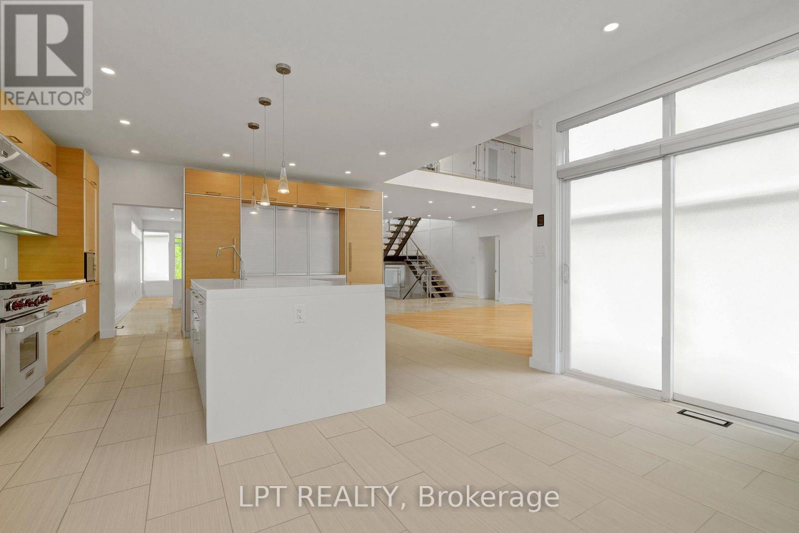 298 Crestview Road, Ottawa, ON - Indoor Photo Showing Kitchen