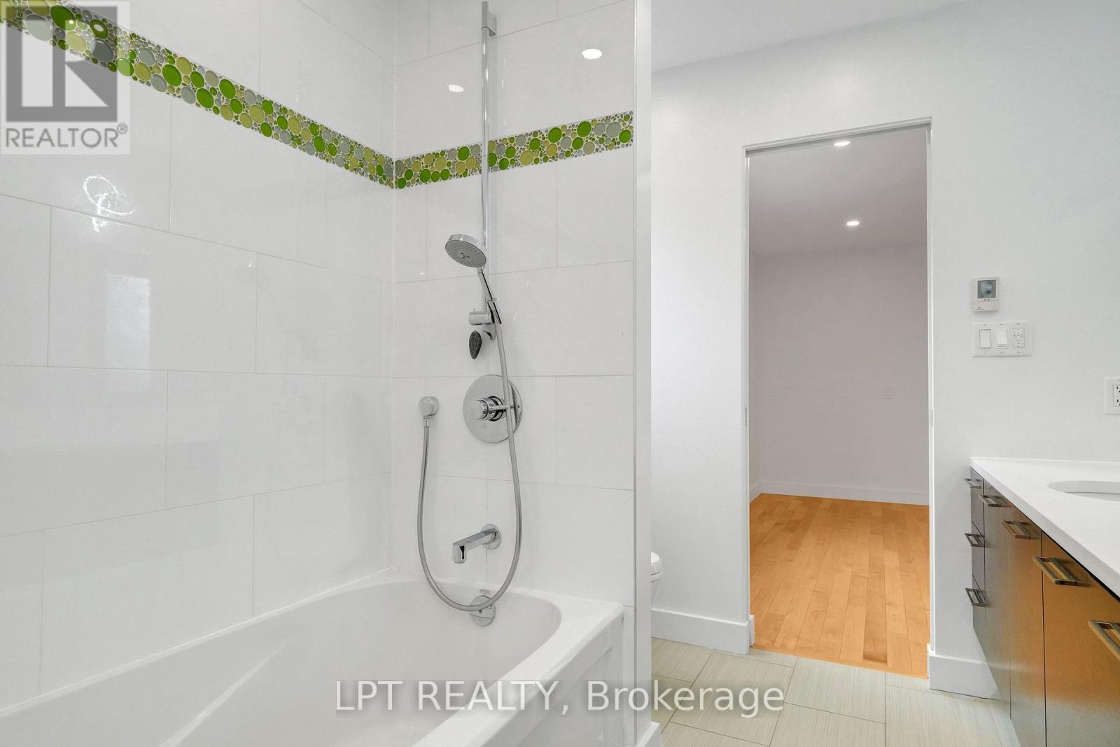 298 Crestview Road, Ottawa, ON - Indoor Photo Showing Bathroom