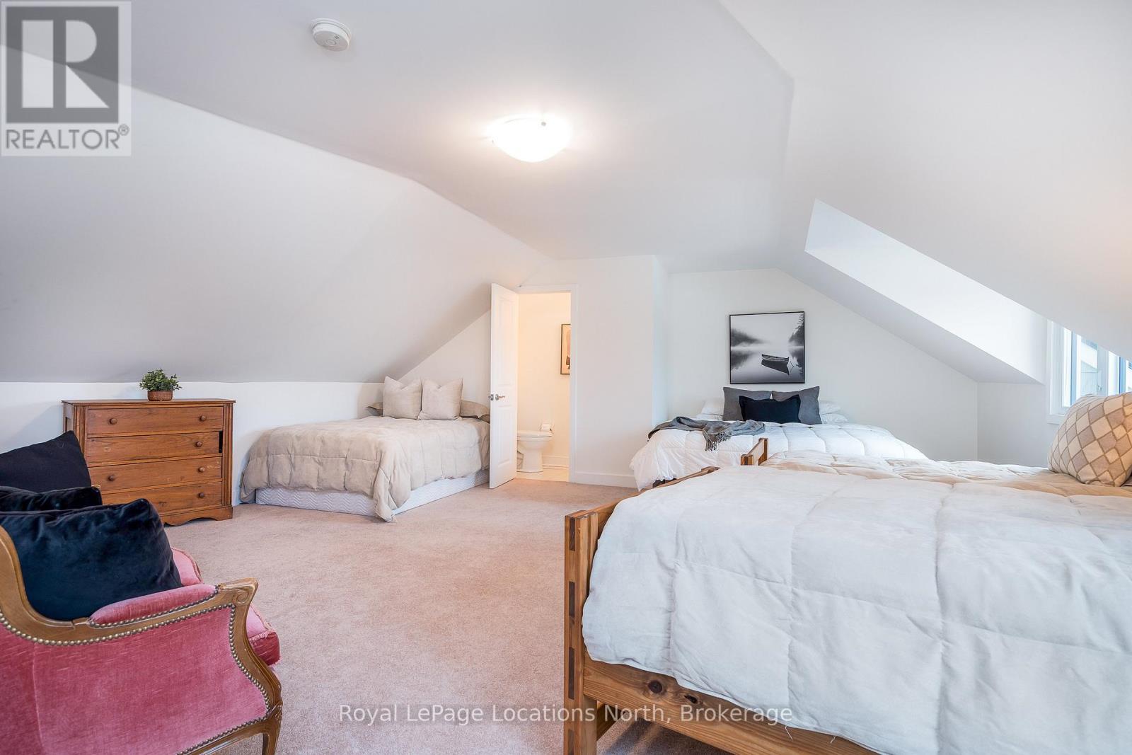 22 - 104 Farm Gate Road, Blue Mountains, ON - Indoor Photo Showing Bedroom
