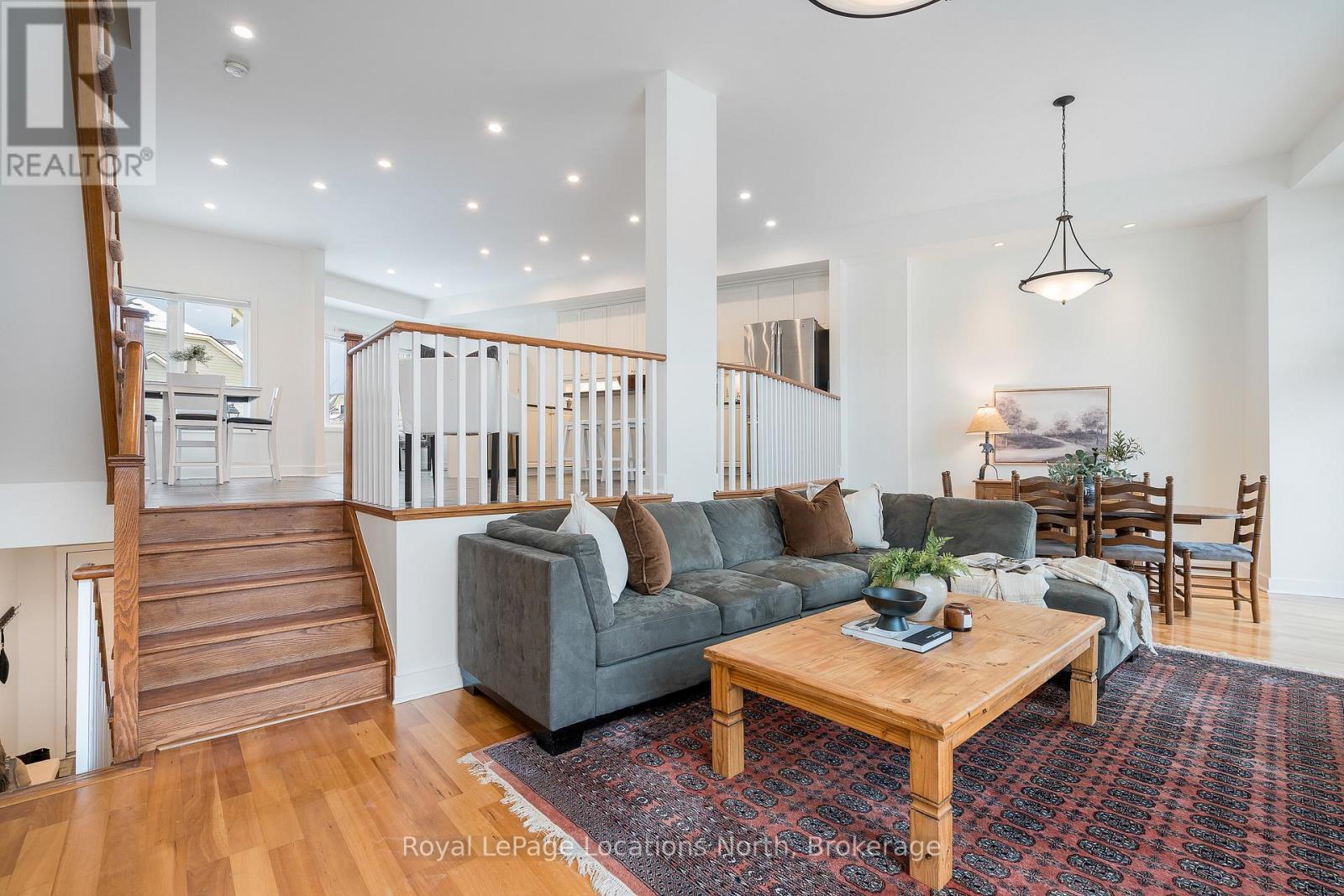 22 - 104 Farm Gate Road, Blue Mountains, ON - Indoor Photo Showing Living Room
