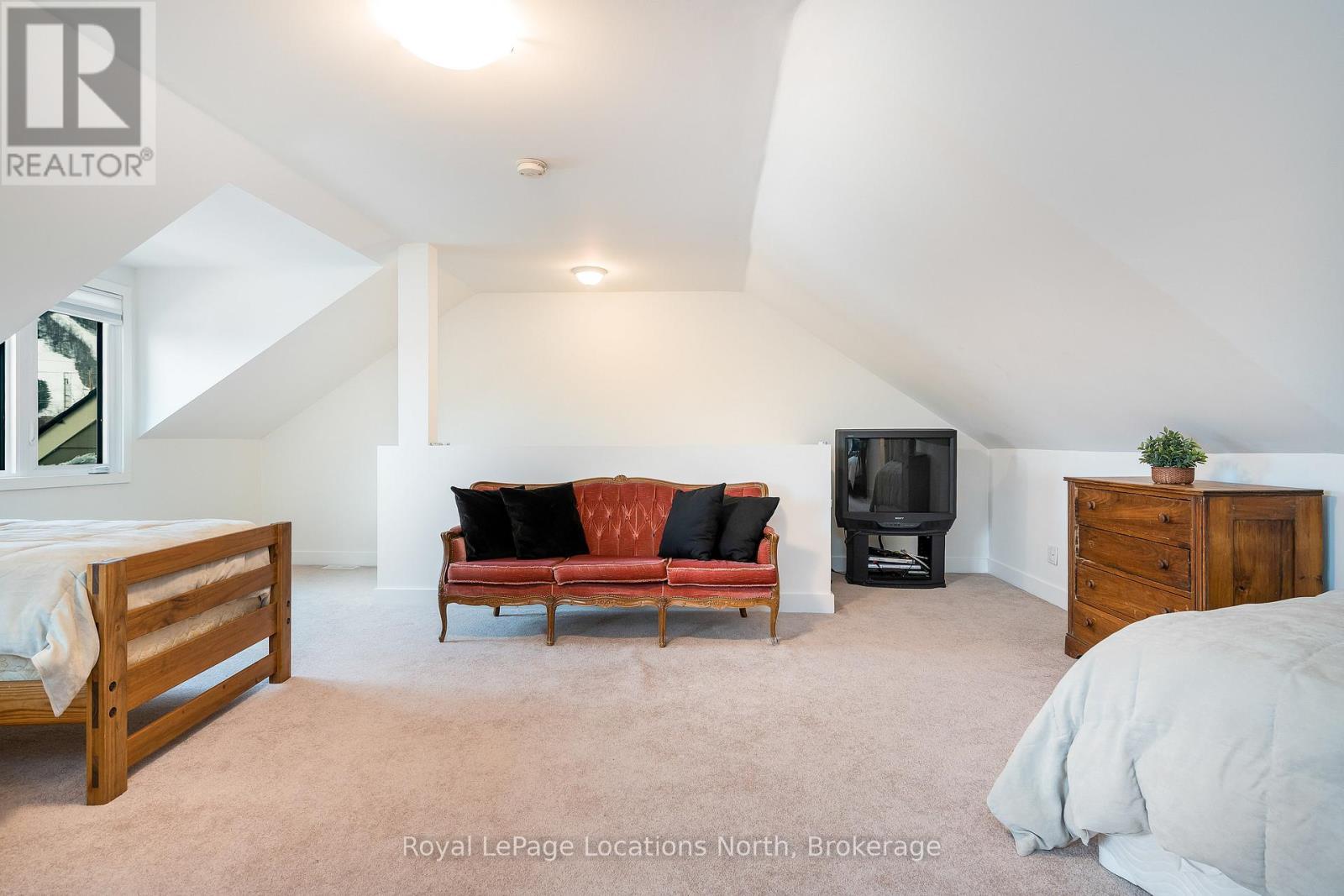 22 - 104 Farm Gate Road, Blue Mountains, ON - Indoor Photo Showing Bedroom