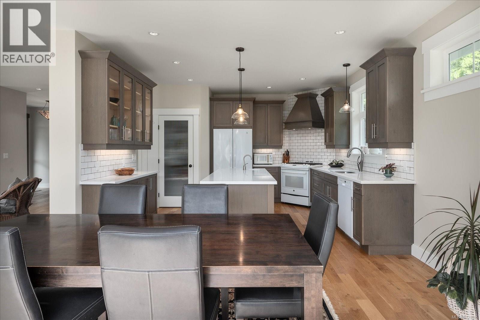 672 Lowry'S Rd, Parksville, BC - Indoor