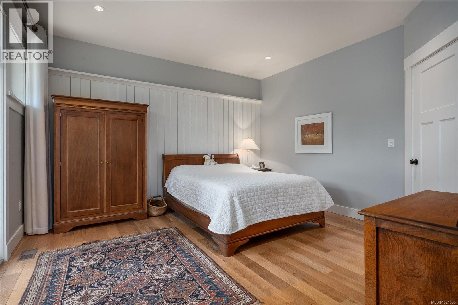 672 Lowry'S Rd, Parksville, BC - Indoor Photo Showing Bedroom